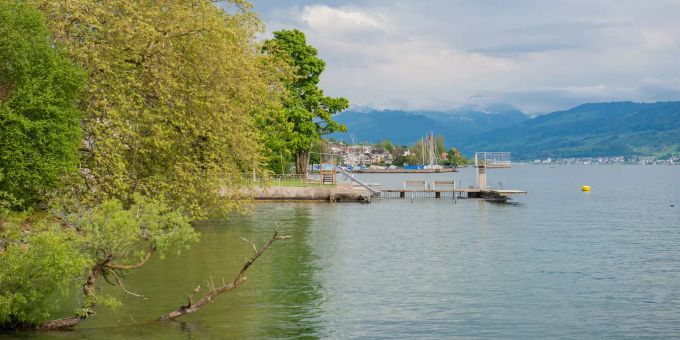 Blick auf das Strandbad Uetikon am See. (Archivbild) Strandbad Uetikon am See