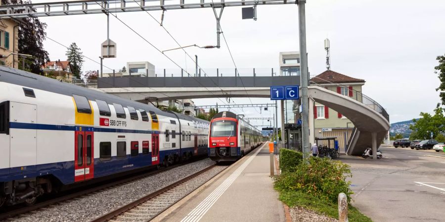Bahngleis am Bahnhof Kilchberg (ZH).