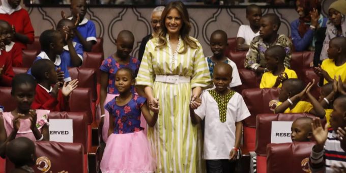 Wie bitte? - Melania Trump wollte Afrika-Kids Spiegel schicken