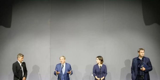 Habeck, Laschet, Baerbock und Söder nach ihrem Gespräch Habeck, Laschet, Baerbock und Söder nach ihrem Gespräch