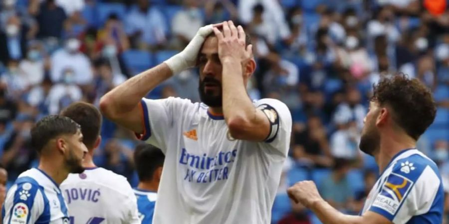 Real-Stürmer Karim Benzema ärgert sich nach einer verpassten Chance. Foto: Joan Monfort/AP/dpa