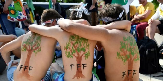 Aktivisten bei einer Aktion von Fridays for Future (FFF) Aktivisten bei einer Aktion von Fridays for Future (FFF)