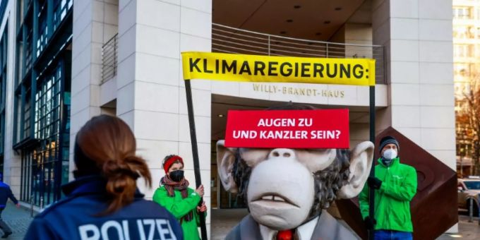 Klimaaktivisten vor der SPD-Zentrale. Greenpeace SPD-Zentrale