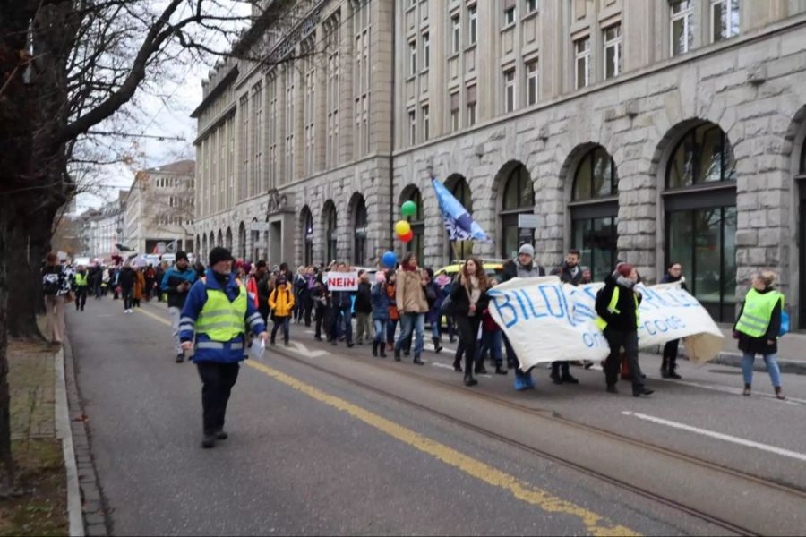 Der Protestmarsch in Zürich gegen die Maskenpflicht in den Schulen.