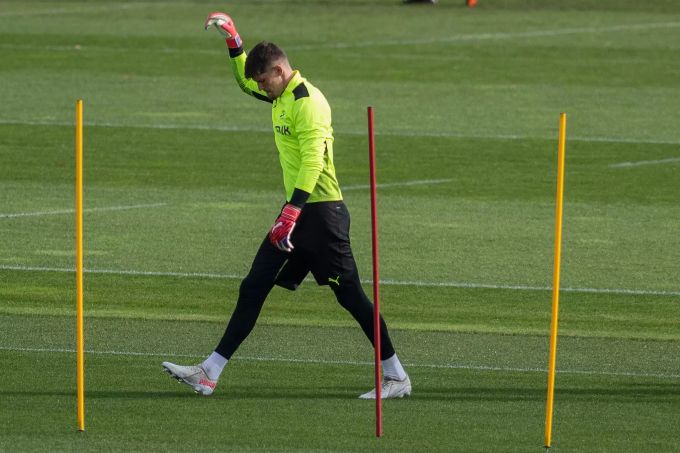 Keeper Gregor Kobel im Training des BVB. BVB