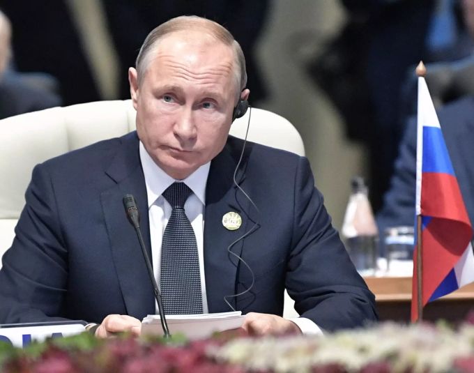 Zu Beginn der Pandemie musste Wladimir Putin für die Strategie mit arbeitsfreien Tagen Kritik von aus der Wirtschaft einstecken. Arbeitsfreie Tage