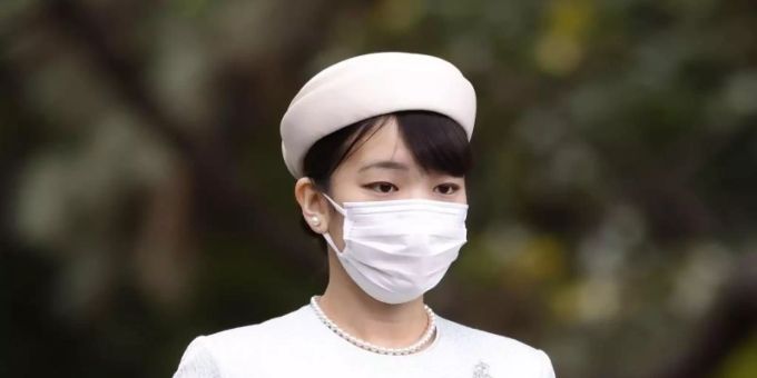 Die japanische Prinzessin Mako macht sich auf den Weg, um in den Heiligtümern des Kaiserpalastes in Tokio Gebete zu sprechen. Prinzessin Mako