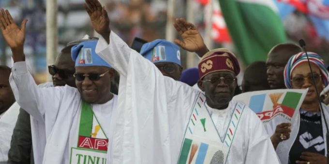 «Pate von Lagos» - Tinubu als neuer Präsident von Nigeria vereidigt