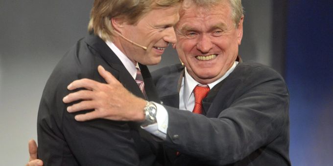 Sepp Maier (r) kritisiert den FC Bayern nach dem Kahn-Rauswurf. Sepp Maier (r) kritisiert den FC Bayern nach dem Kahn-Rauswurf.
