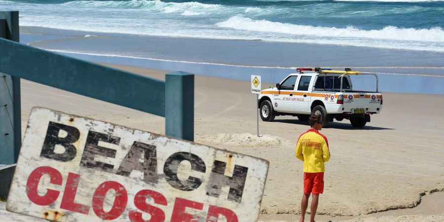 Nachdem ein Junge von einem Hai gebissen wurde, sind mehrere Strände an der Westküste Australiens geschlossen worden (Archivbild).