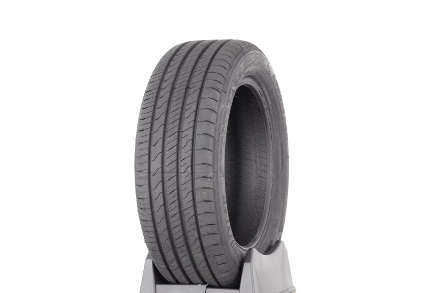 Der Goodyear Efficient Grip Performance 2 erhält bei Sicherheit und Umwelt gute Noten