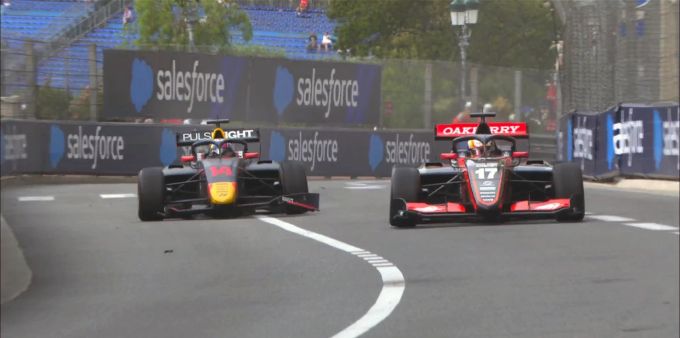 Sebastian Montoya (li.) und Caio Collet kollidieren im Hauptrennen der Formel 3 in Monaco. Montoya Collet Formel 3