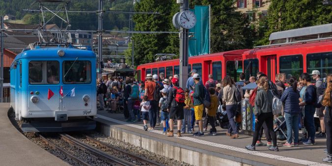Das schöne Wetter am Pfingstsonntag lockt noch mehr Menschen in die Berge.