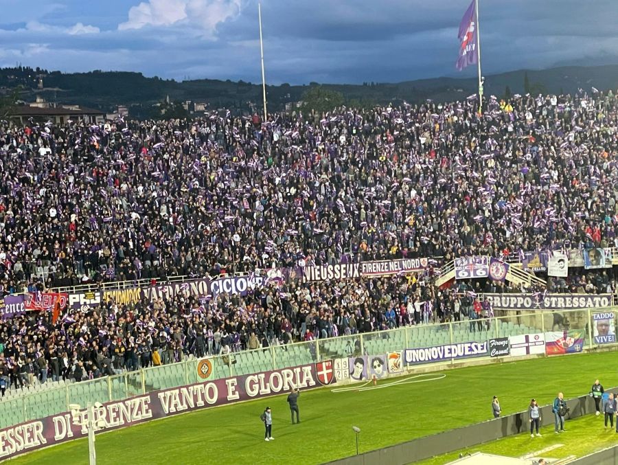 Das Stadio Artemio Franchi ist am Donnerstagabend gefüllt.