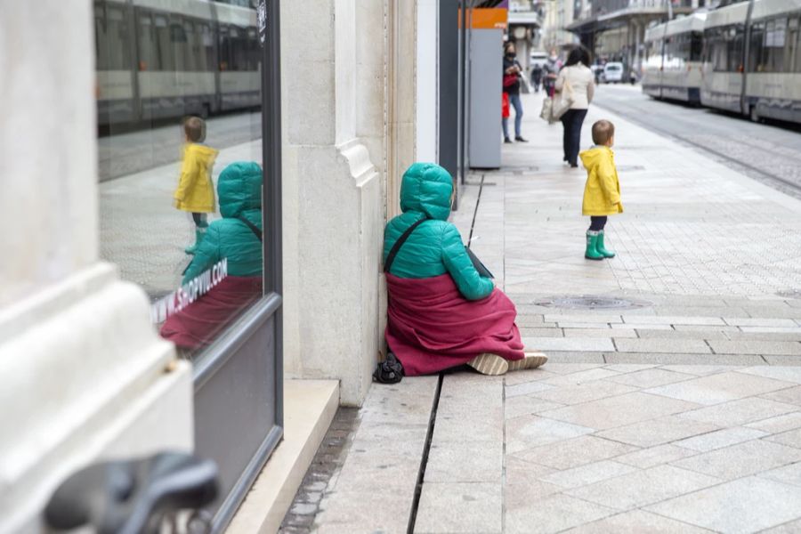 In Zürich ist Betteln verboten, in Bern prinzipiell erlaubt.