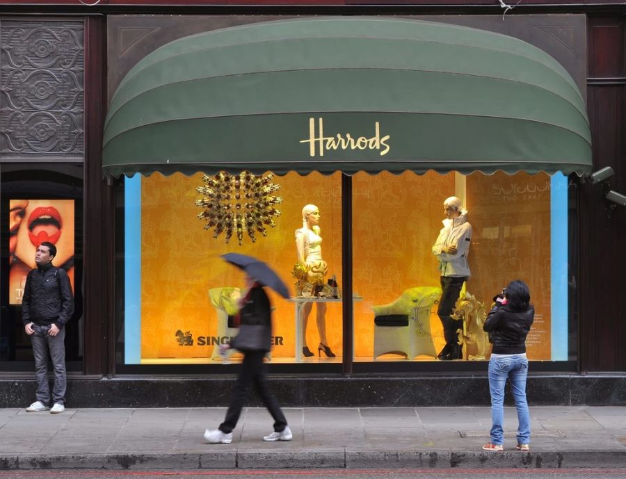 Das Unternehmen wurde 2019 von einer angeblichen Mitarbeiterin des Londoner Luxus-Warenhauses Harrods kontaktiert.