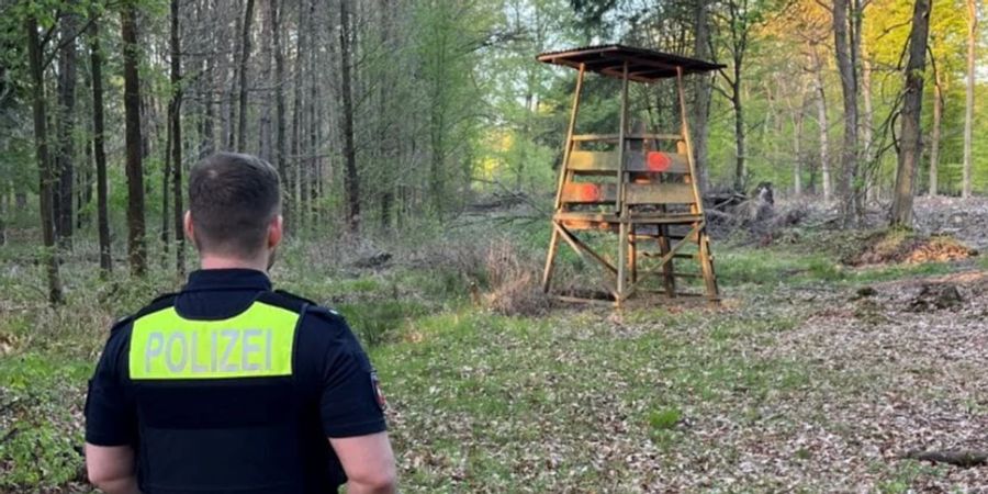 Hochsitz Wald Fesselspiele
