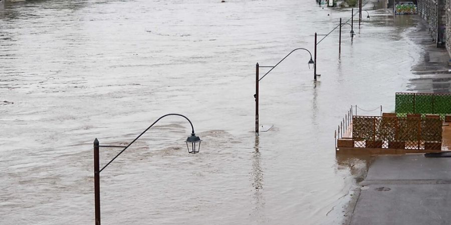 Blick auf einen Teil des Flusses Po, der nach heftigen Regenfällen in Turin in Iatlien übers Ufer getreten ist. Foto: Matteo Secci/LaPresse via ZUMA Press/dpa