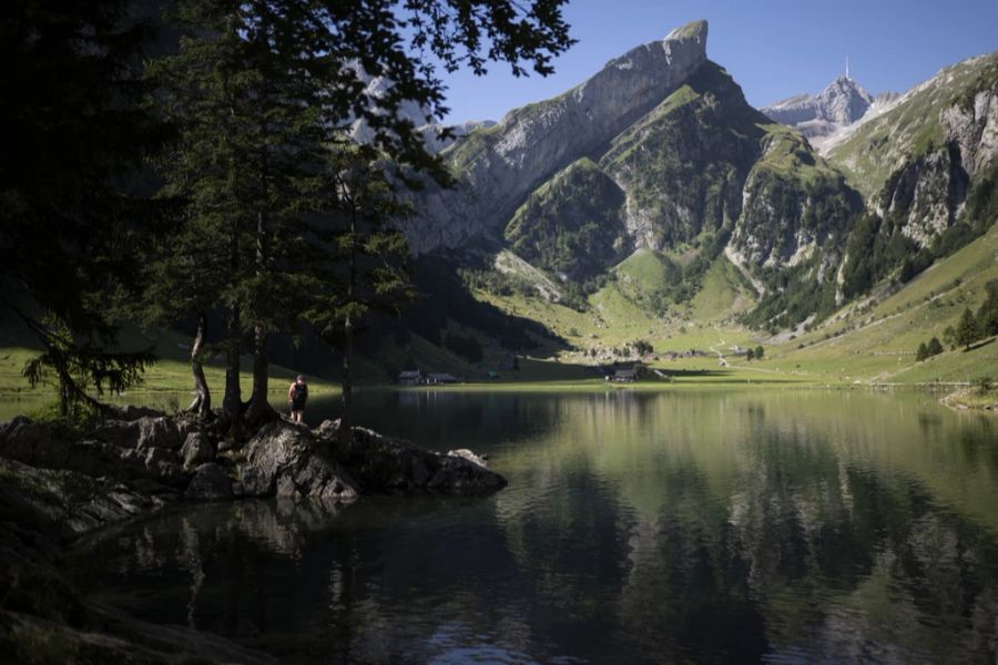 Der See ist bei Wanderern äusserst beliebt.