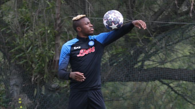 Victor Osimhen fühlt sich bei Napoli nach eigener Aussage sehr wohl. Victor Osimhen Napoli