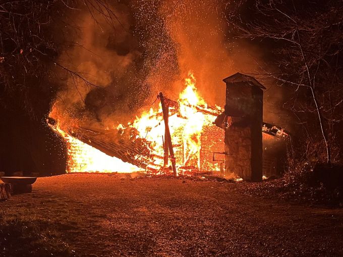 Die Feuerwehr konnte den Brand eindämmen und löschen. Brand