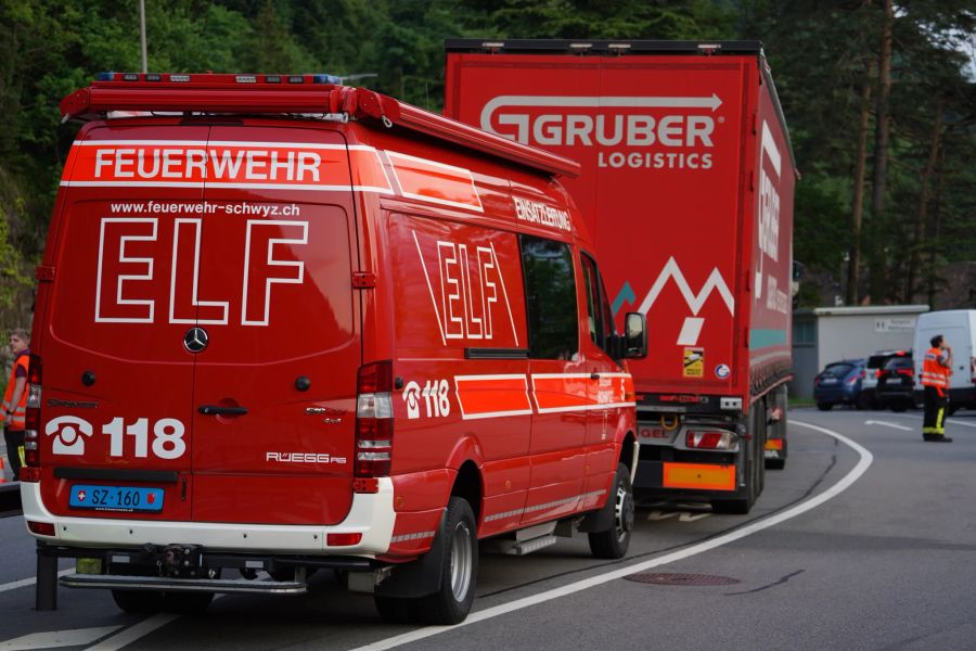 Auf der Axenstrasse in Flüelen UR kam es am Dienstag zu einem Unfall.