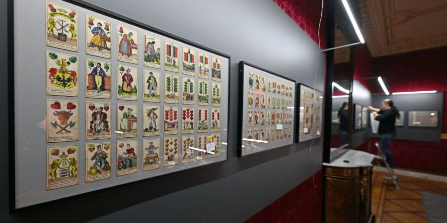 Im Residenzschloss Altenburg ist ab dem 21. Mai die Sonderausstellung «Alles in einer Hand - 100 Jahre Spielkartenmuseum Altenburg» zu sehen.