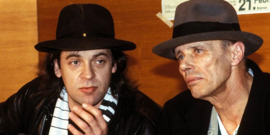 Udo Lindenberg und Joseph Beuys auf einer politischen Veranstaltung Anfang der 1980er-Jahre.