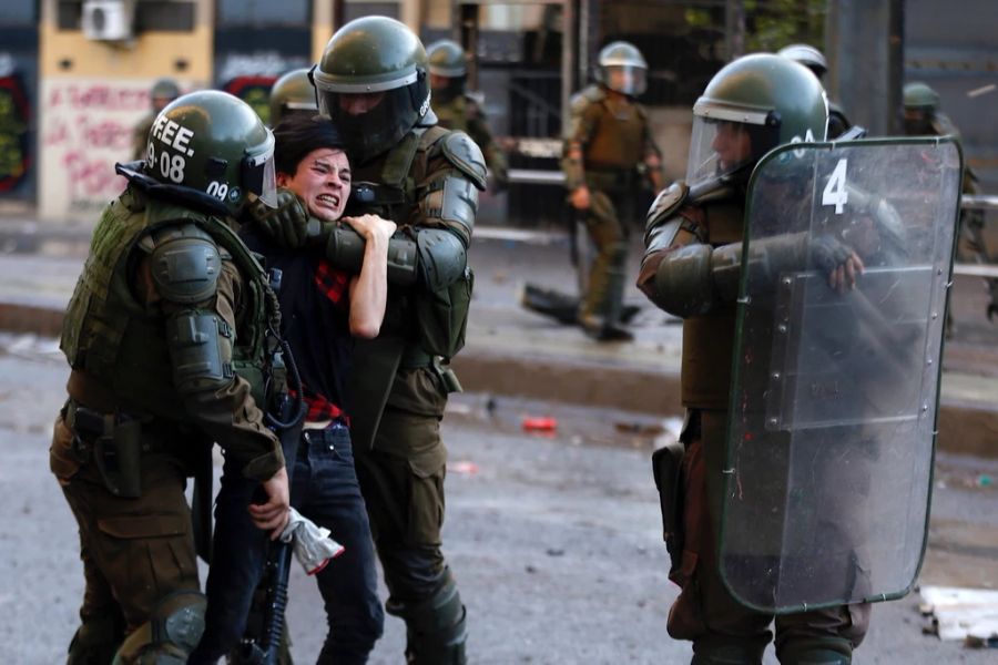 In Chile protestierten Menschen 2019 gegen soziale Unleichheit, das Wirtschaftssystem und die Regierung. Dutzende Menschen starben.