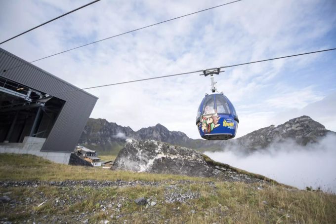 Eine Gondel der Melchsee FruttBahnen fährt von der Stöckalp nach Melchsee-Frutt. Melchsee Frutt Bahnen
