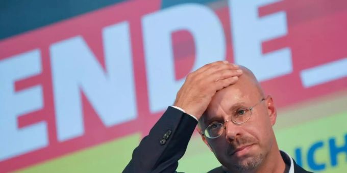 Andreas Kalbitz, Landesvorsitzender der AfD in Brandenburg, ist nach einem Beschluss des Bundesvorstands nicht mehr Mitglied der Partei. Rechtsextremismus Kablitz Andreas