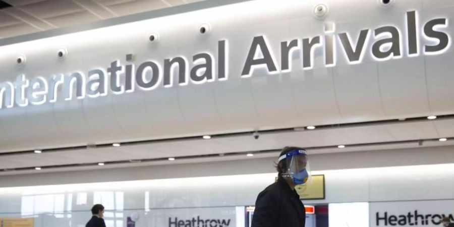 England lockert seine im Zuge der Corona-Pandemie getroffenen Quarantäne-Vorschriften für Einreisende. Foto: Matt Dunham/AP/dpa