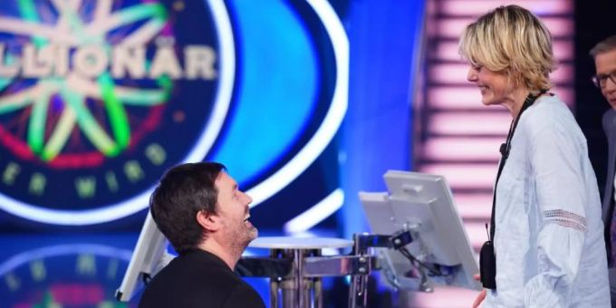 Kandidat Thomas Berg machte seiner Lebensgefährtin Julia Kadic in der RTL-Quizshow «Wer wird Millionär?» - einen Heiratsantrag. Foto: Stefan Gregorowius/TVNOW/dpa Kandidat Thomas Berg machte seiner Lebensgefährtin Julia Kadic in der RTL-Quizshow «Wer wird Millionär?» - einen Heiratsantrag. Foto: Stefan Gregorowius/TVNOW/dpa