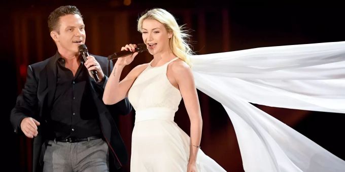 Anna-Carina Woitschack und Stefan Mross stehen bei der Show «Schlagerchampions – Das grosse Fest der Besten» auf der Bühne. Hochzeit Stefan Mross