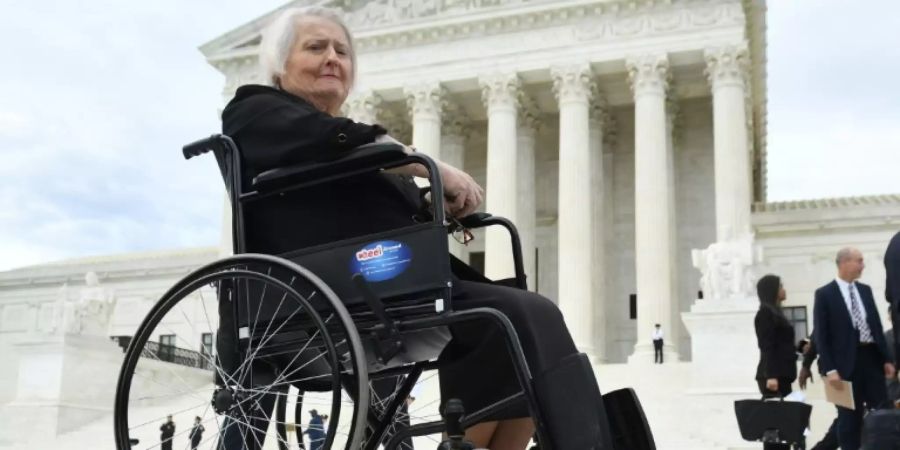 Aimee Stephens im vergangenen Jahr vor dem Obersten Gericht in Washington