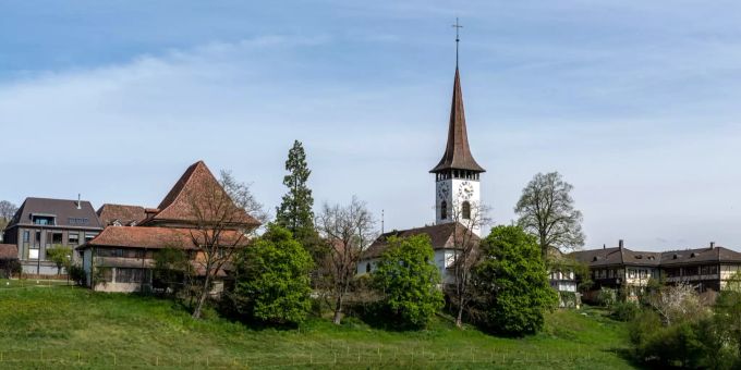 Blick auf Münsingen mit Kirche - Münsingen. Blick auf Münsingen mit Kirche - Münsingen.