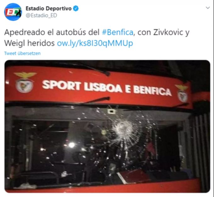Ein Foto des beschädigten Teambusses von Benfica Lissabon, in dem Haris Seferovic und seine Teamkollegen angegriffen wurden. Haris Seferovic Benfica Bus