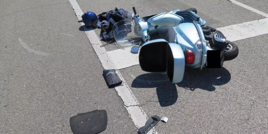 Kollision zwischen Lieferwagen und Roller