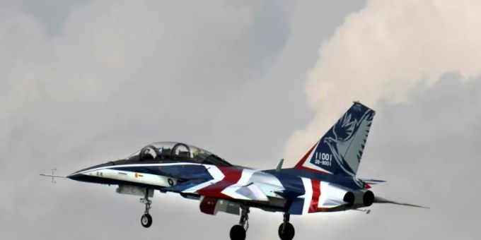 Der Trainingsjet «Brave Eagle» auf seinem Jungfernflug Der Trainingsjet «Brave Eagle» auf seinem Jungfernflug