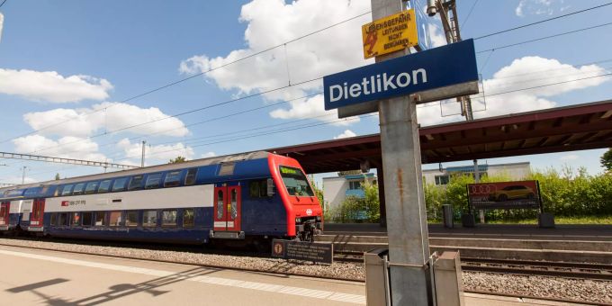 Der Bahnhof Dietlikon. Der Bahnhof Dietlikon.