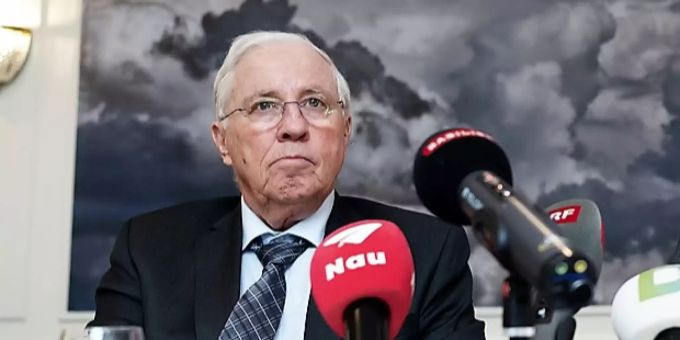 Christoph Blocher will eine Initiative für die Schweizer Neutralität lancieren. Christoph Blocher