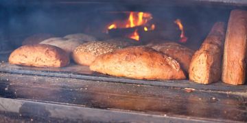Brot im Holzofen