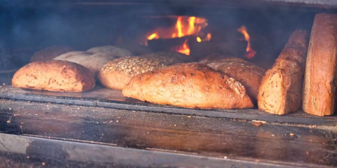 Brot im Holzofen