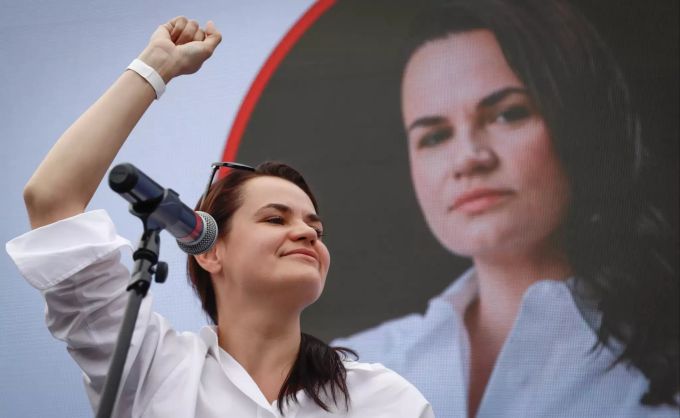 Swetlana Tichanowskaja, Kandidatin bei der Präsidentenwahl in Belarus und Ehefrau des prominenten inhaftierten Bloggers Tichanowski. Tichanowskaja
