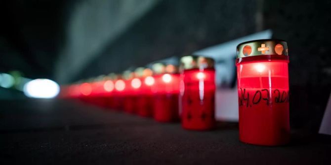 «Nacht der 1000 Lichter» zum 10. Jahrestag der Loveparade