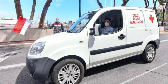 Charles Lelcerc hat seinen Ferrari gegen etwas weniger Flottes eingetauscht. Charles Leclerc Ferrari