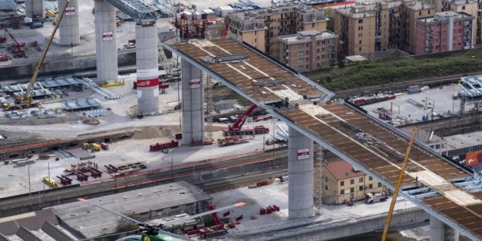 Meilenstein erreicht: Blick auf die neue Brücke in Genua. Meilenstein erreicht: Blick auf die neue Brücke in Genua.