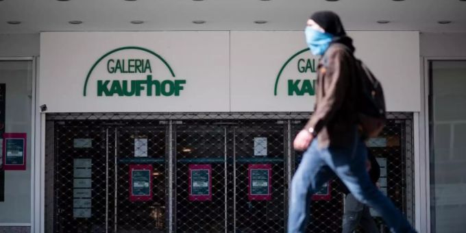 Galeria Karstadt Kaufhof will gerichtlich klären lassen, ob die Warenhäuser geschlossen bleiben müssen. Foto: Fabian Strauch/dpa Galeria Karstadt Kaufhof will gerichtlich klären lassen, ob die Warenhäuser geschlossen bleiben müssen. Foto: Fabian Strauch/dpa