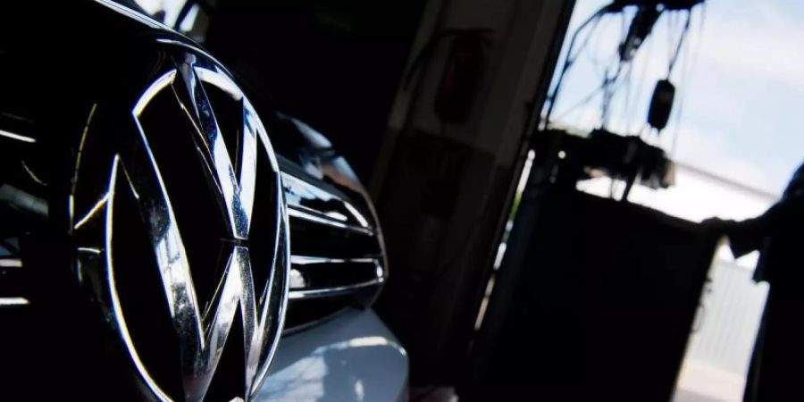 Bei dem ausgehandelten VW-Angebot für eine Diesel-Entschädigung könnten etwa 620 Millionen Euro ausbezahlt werden. Foto: Julian Stratenschulte/dpa