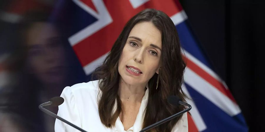 Neuseeland bleibt abgeriegelt: Premierministerin Jacinda Ardern bei einer Pressekonferenz in Wellington.